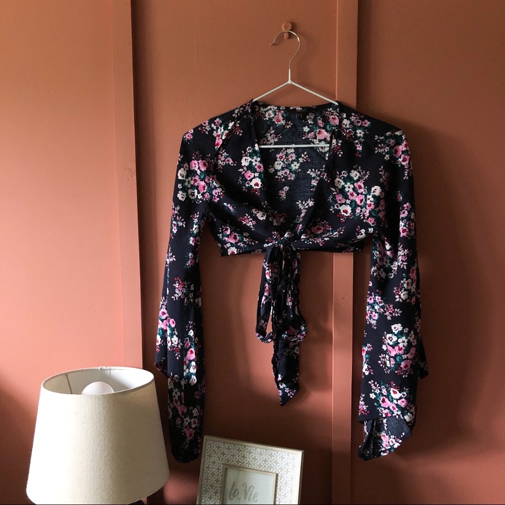 NWOT F21 Floral Cropped Wrap Top - Picture 2 of 3